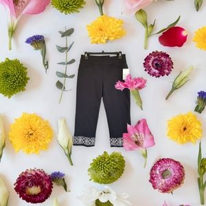 Croft & Barrow Women's Mid Rise Stretch Capri Pants Embroidered Hem, Black, Sz 8